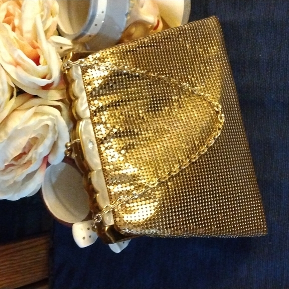Vintage,Whiting&Davis # 2981,Gold Metallic Evening Bag with Mother of Pearl top. - Picture 15 of 16